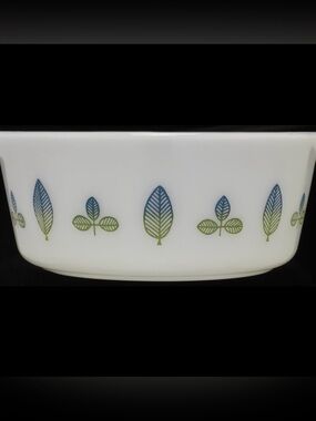 Pyrex 472 - 1959 Green/Blue Leaf 1 1/2 pint serving bowl / casserole - RARE